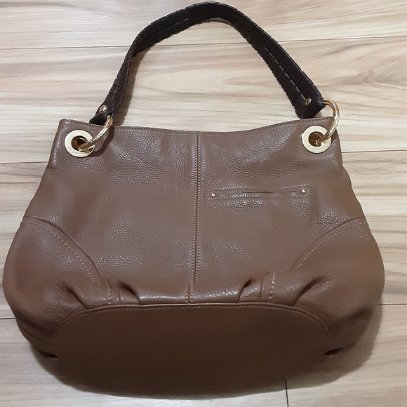 B. Makowsky Brown Leather Shoulder Bag. - Picture 3 of 15